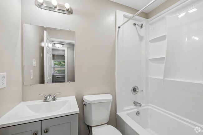 3BR, 1BA - 1,000SF - Bathroom