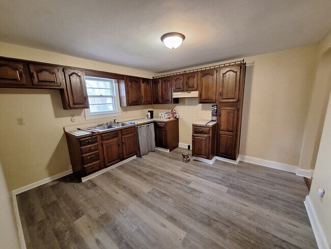 Kitchen - 2609 Pioneer Rd