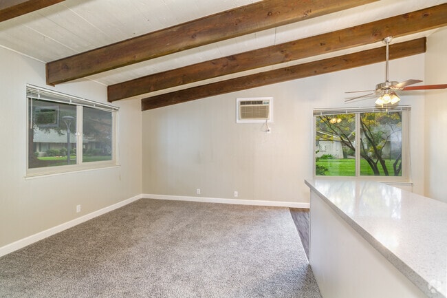 1BR, 1BA 605SF