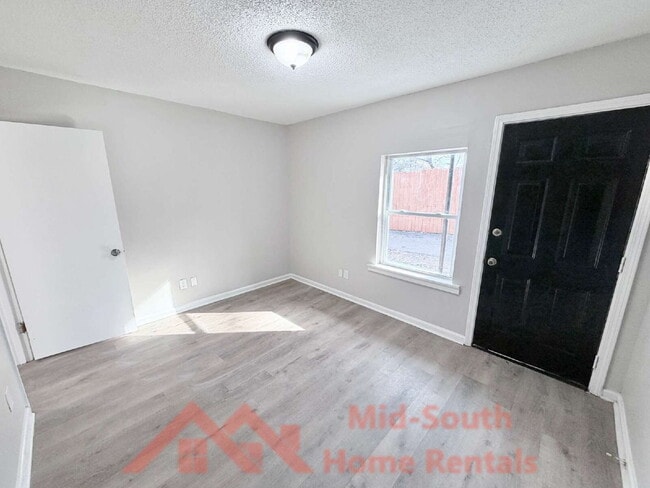 Photo - 139 N Claybrook St Unit 9