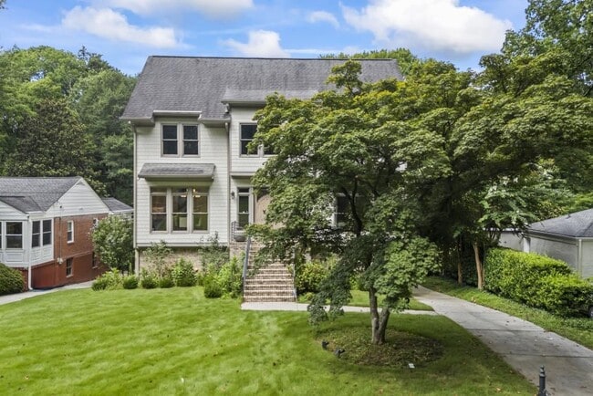 Photo - 1742 Helen Dr NE