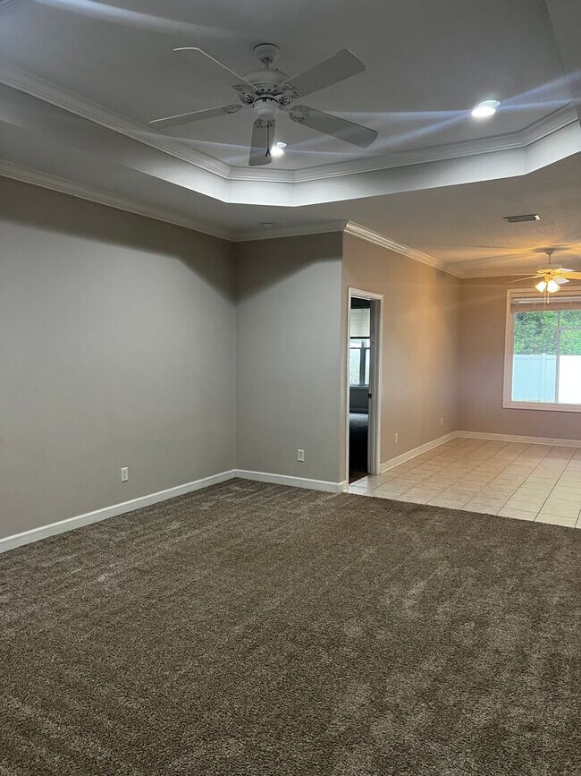 Photo - 3/2 fenced in yard with pool access!