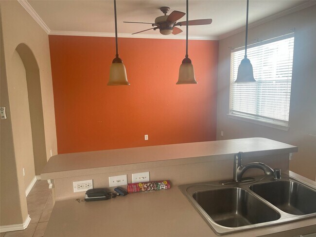 Photo - 5815 Vinemont Ln