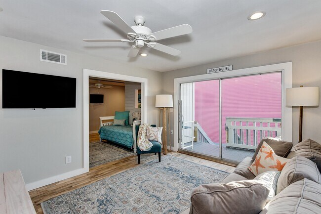 Building Photo - 1625 Bulevar Mayor St Rental