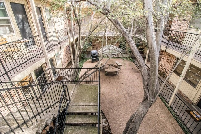 Photo - Charming Downstairs Apartment in the Heart of the Cultural District!