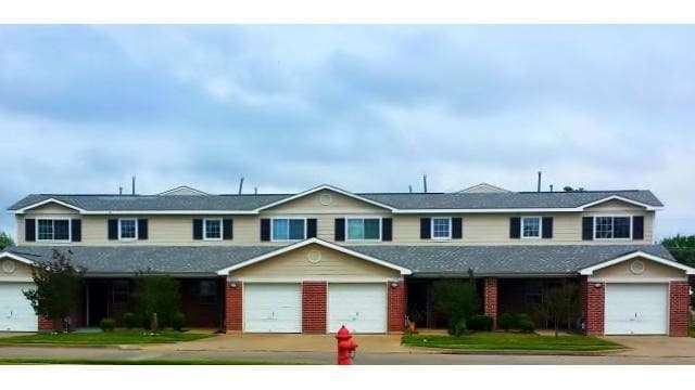 Photo - Logan's Pointe