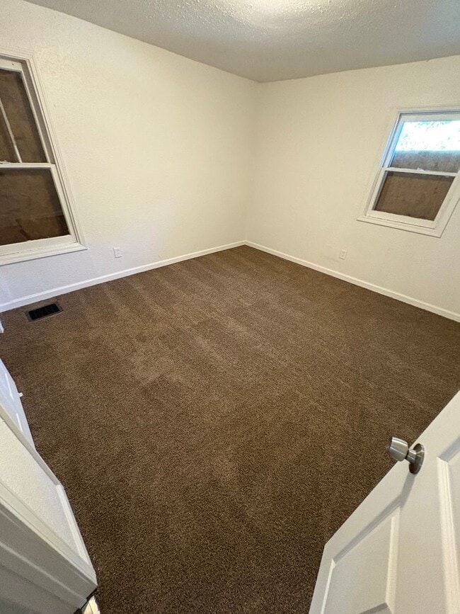 Photo - LIMITED TIME**NO APPLICATION FEE**1/2 OFF DEPOSIT**