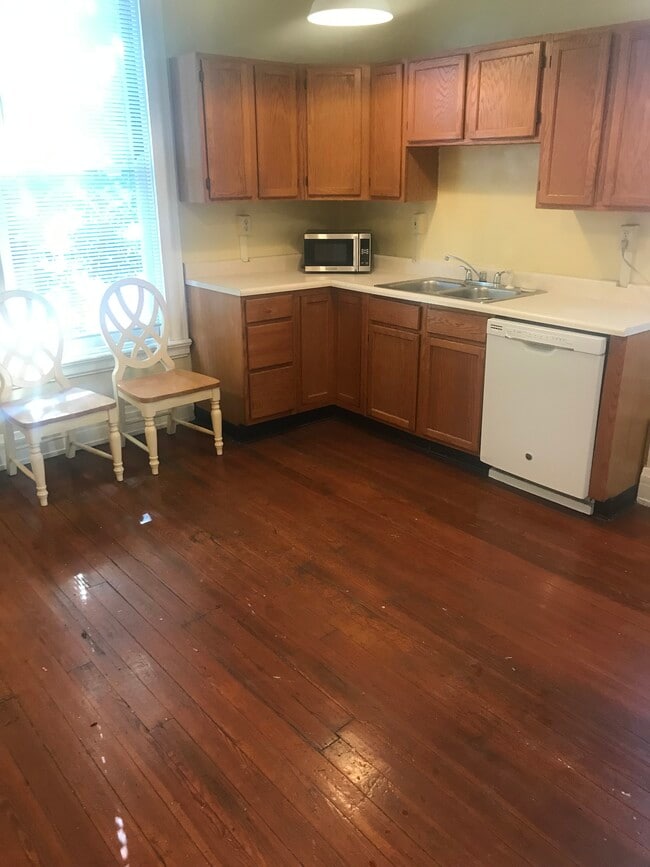 Photo - 605 Greenup St Unit 2