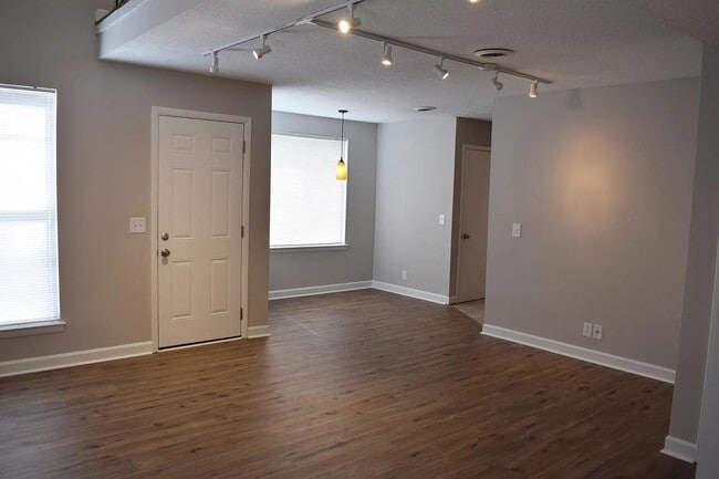 Photo - 945-953 Bresslyn Rd