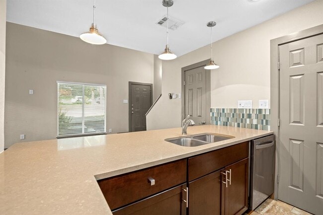 Photo - 1506 Rockdale Cir