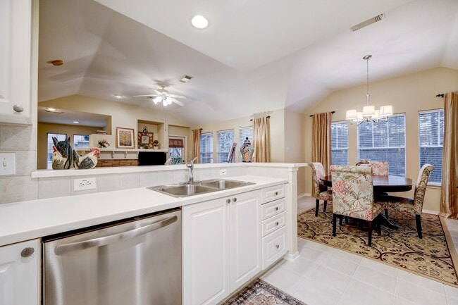 Photo - 10 Stone Creek Pl