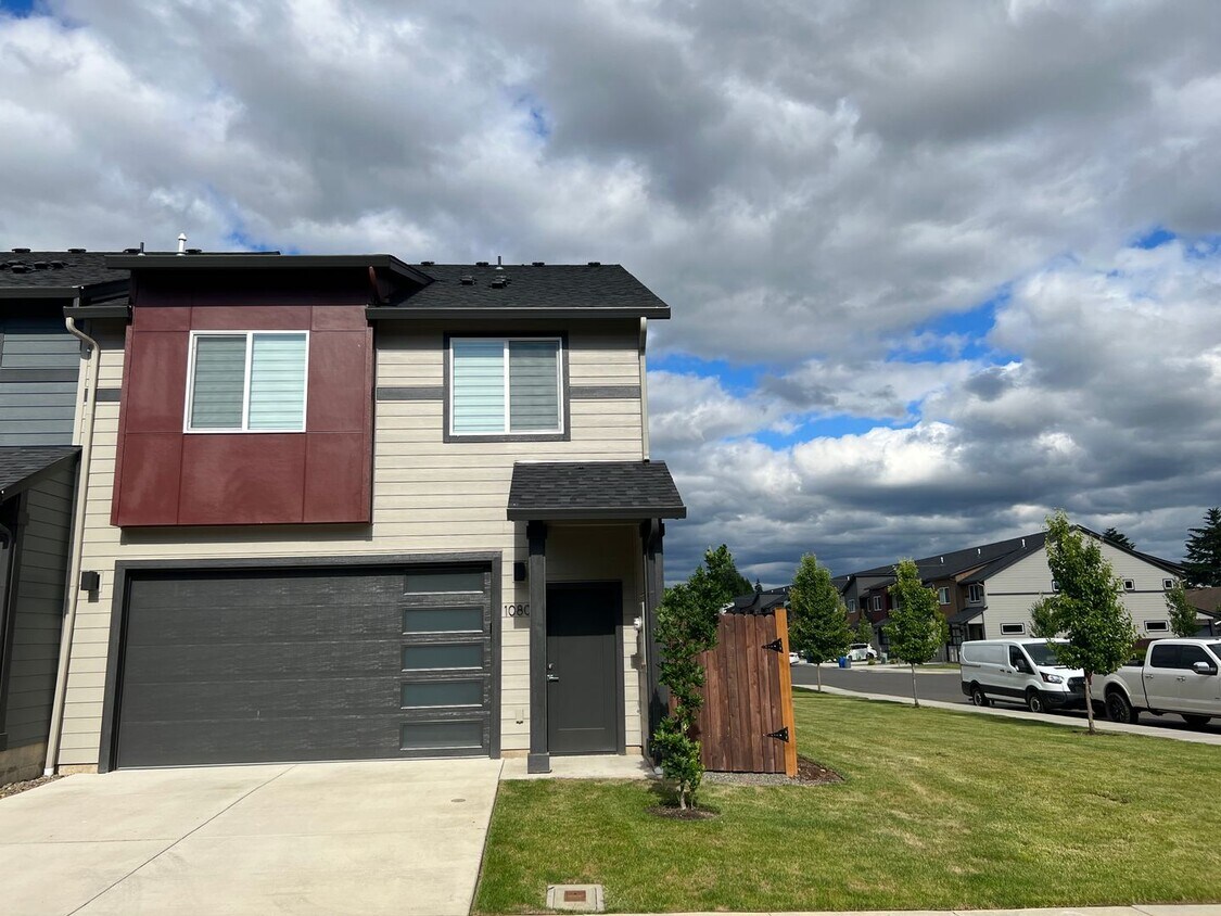 Photo - LIKE NEW End Unit Prairie Commons Luxury Townhome for Lease - 10801 NE 119th Pl
