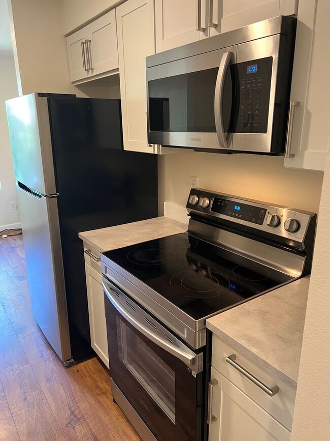 Photo - Newly renovated 2 bed x 1 bath on top floor in Kirkland!