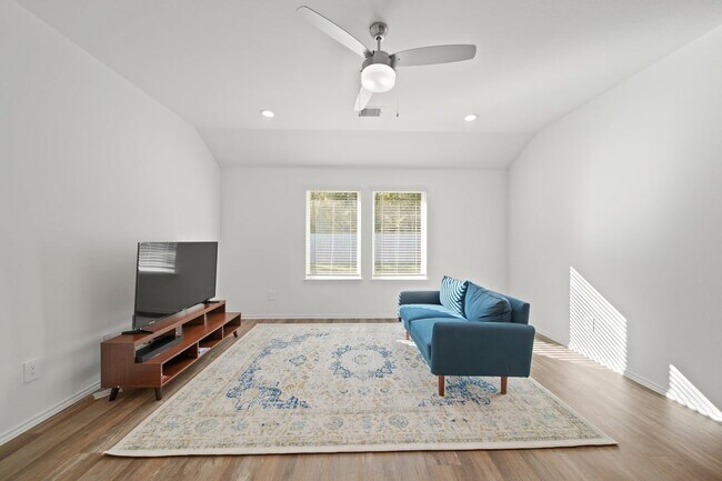 Photo - 210 Bella Wy