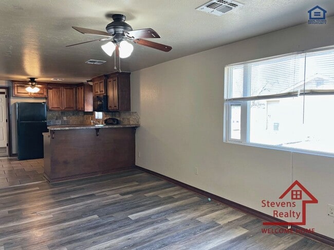 Photo - 1604 NW Lindy Ave