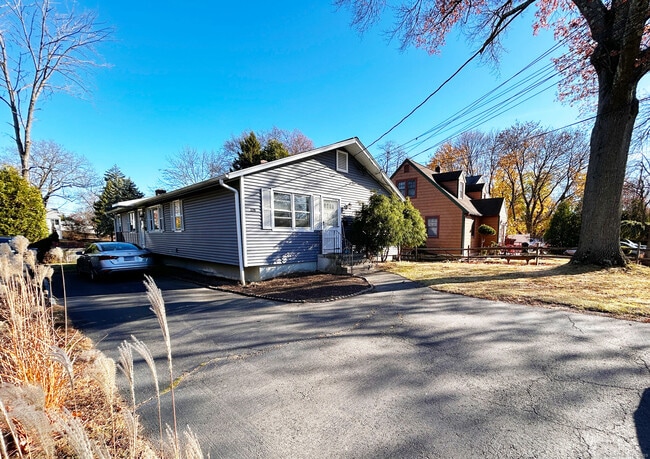 Photo - 231 York Rd