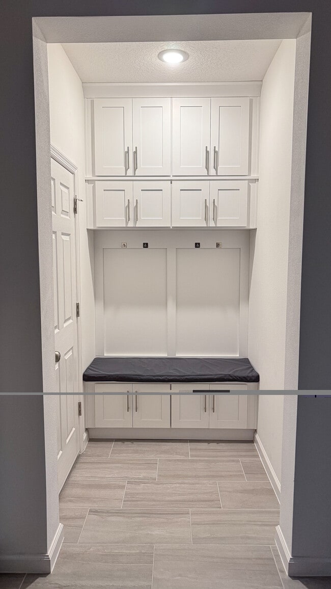 Mudroom - 2463 Middlebury Dr SE