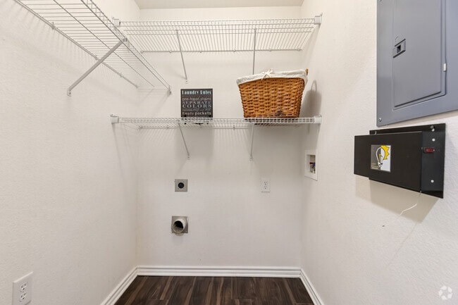 2BR, 2BA - 1,000SF - Laundry Room