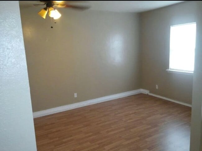 Photo - 4013 Locust Dr