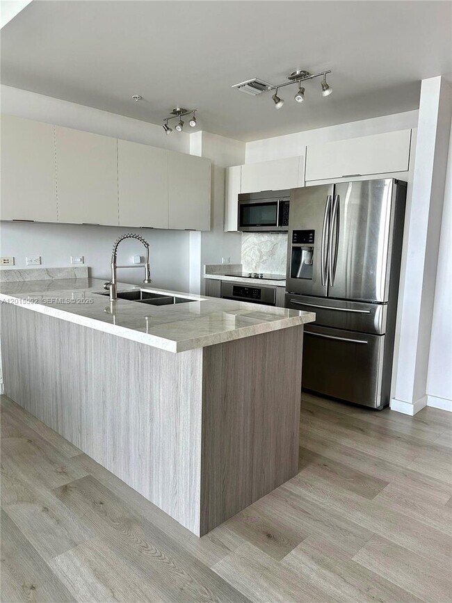 Photo - 3301 NE 1st Ave Unidad H1811