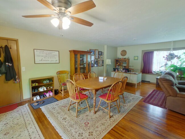Photo - FULLY FURNISHED 5 BEDROOM HOME!!!