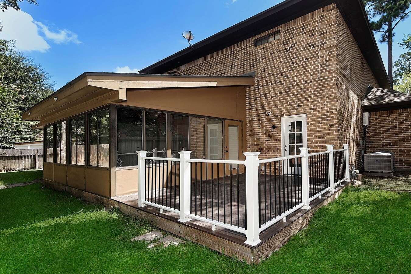 Photo - 24 Hornsilver Pl