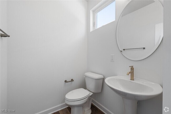 Building Photo - 2260 E 100th St Rental