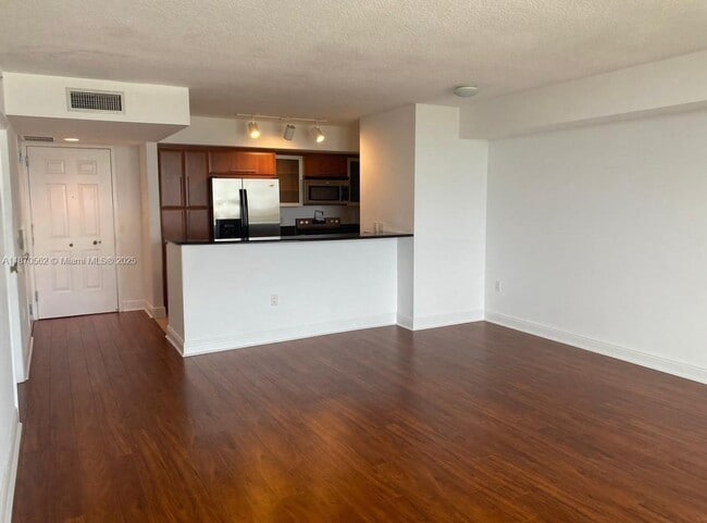 Building Photo - 3232 SW 22nd Terrace Unit 1406 Rental