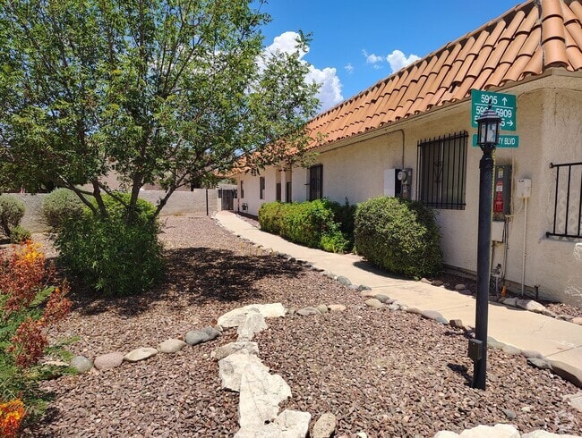 Building Photo - 5905 Sun County Blvd Rental