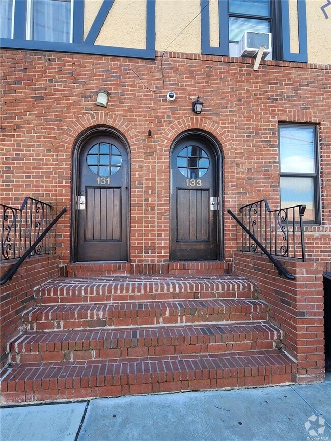 Building Photo - 131 Lincoln Ave Unit A Rental