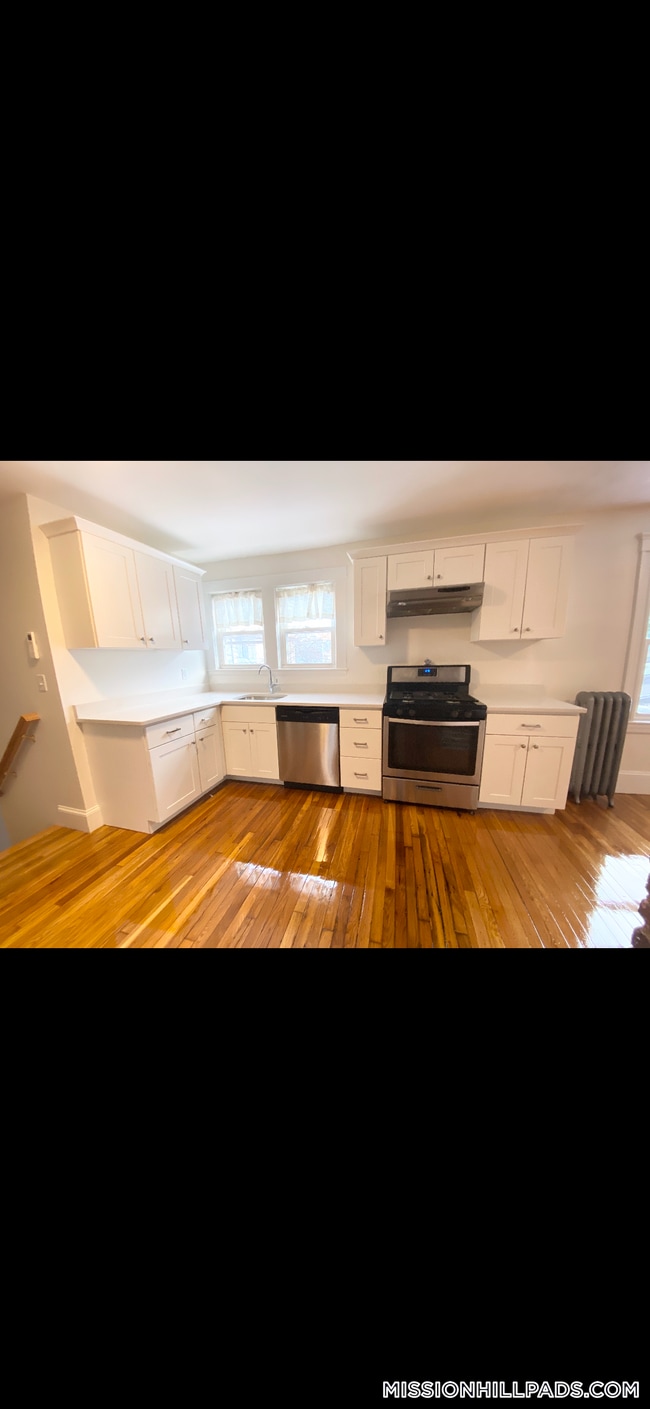 Photo - 183 Hillside St