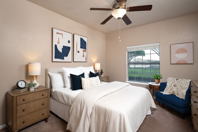 Crescent Cove At Lakepointe