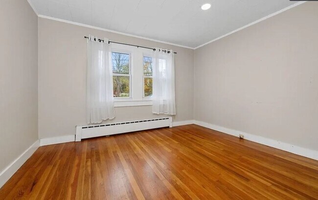 Photo - 264 Centre St