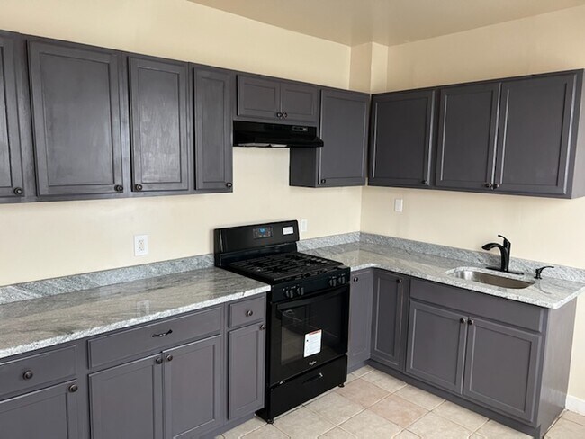 Photo - 1504 W 3rd St