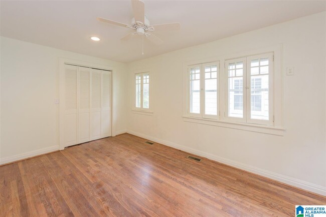 Photo - 405 St Charles St