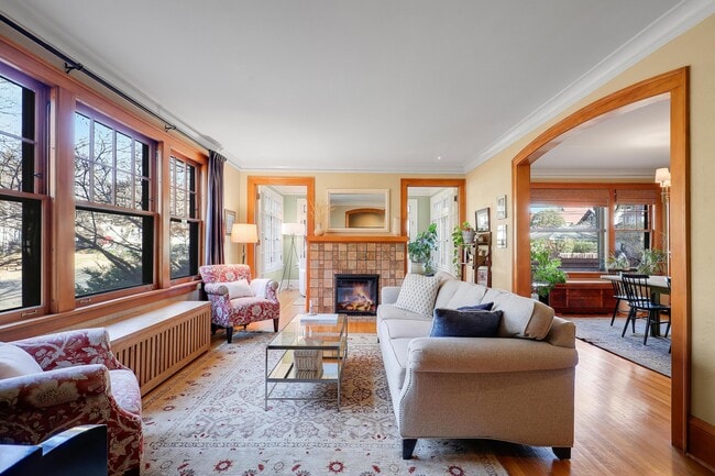 Building Photo - 4401 Aldrich Ave S Unit A