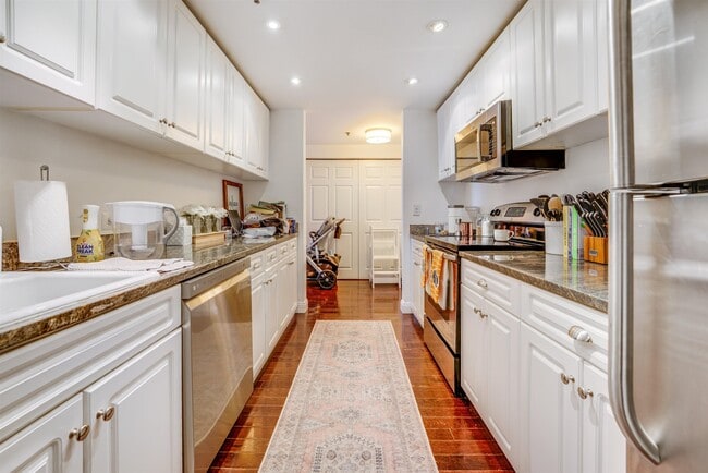 Building Photo - 2 Constitution Ct Unit PH8 Rental
