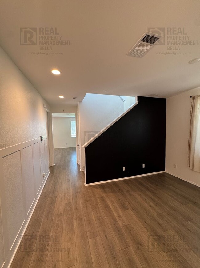 Photo - 2807 Moonshimmer St