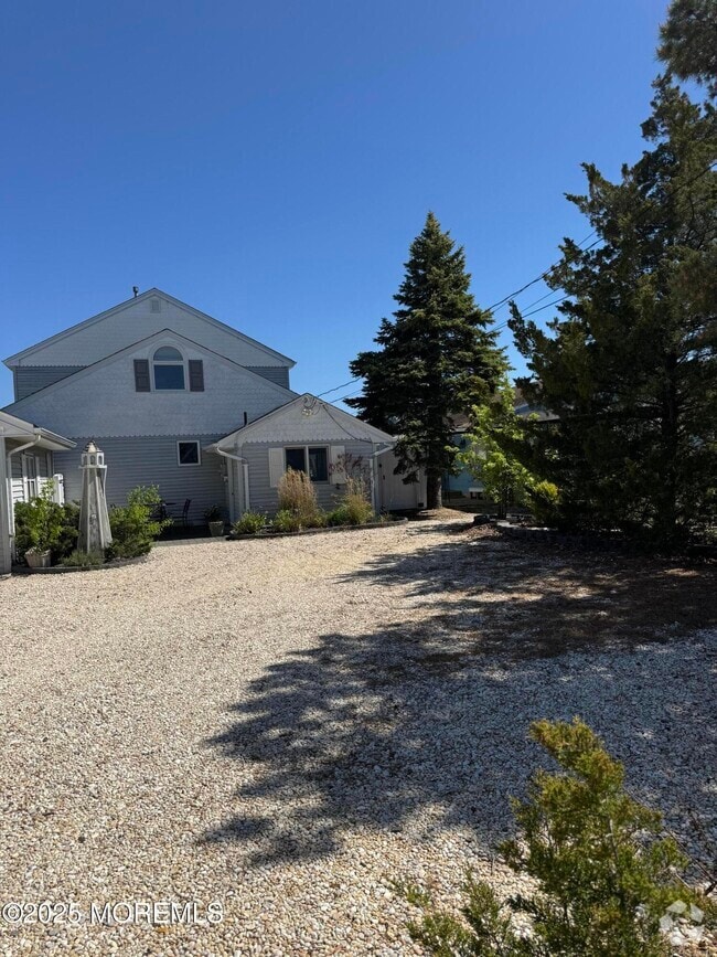 Building Photo - 18 Dickman Dr Rental
