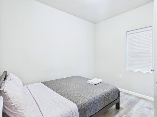 Photo - 911 W 22nd St Unit 302