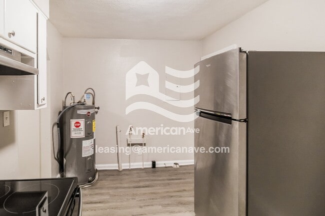 Photo - 914 Lamore St