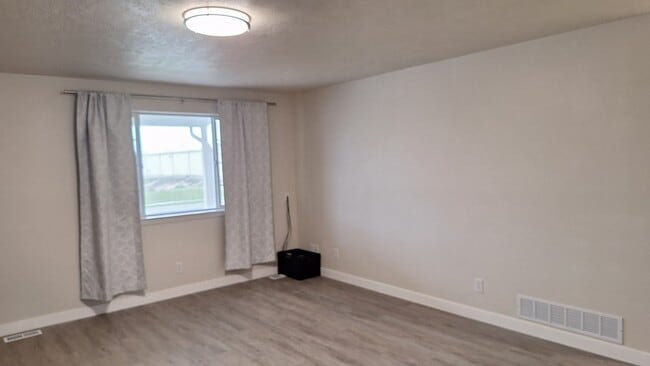 165 W 700 N St
