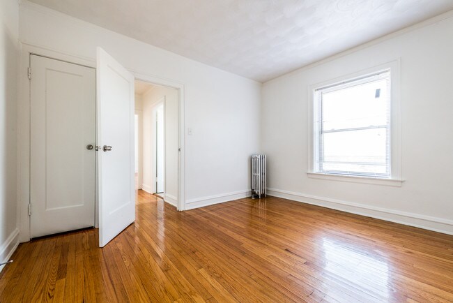 Habitación - 7939 S Dobson Ave