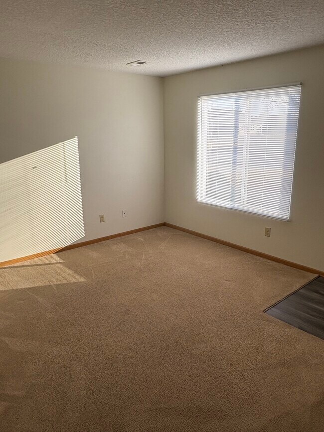 Photo - 806 Waldo St