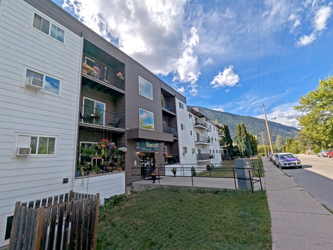 Photo - Nelson Lakeview Apartments
