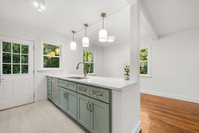 Photo - 1010 NE 7th Pl