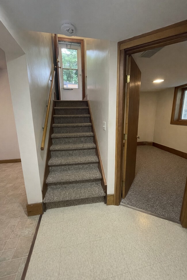 Photo - 203 E Davis Ave