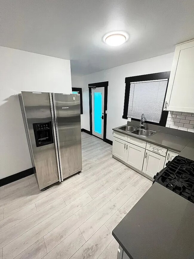 112 S Hoover St Unit Hoover St