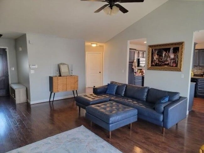 Photo - 230 Settlers Pass