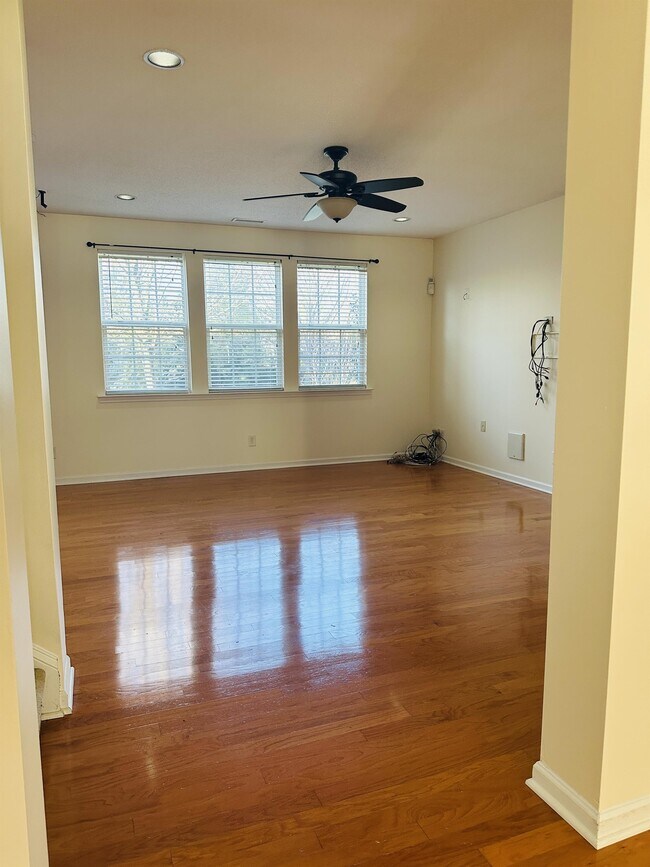 Photo - 1150 Brookhill Way